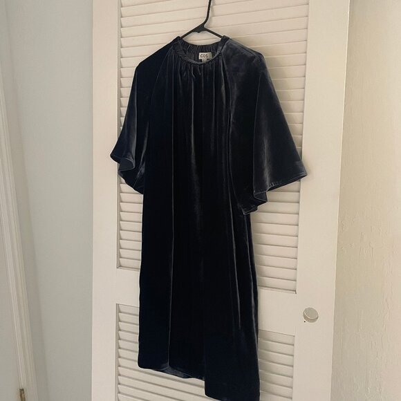 COS GATHERED SILK-BLEND VELVET MIDI DRESS size 6 NWOT - Picture 4 of 4
